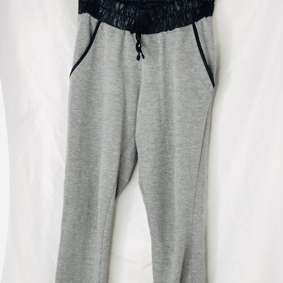 3️⃣ Bundle Girl’s joggers with waist tie - Picture 1 of 3